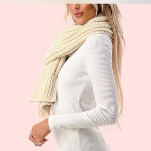 Marcus Adler Cozy Knit Scarf 
Color: Ivory  NWT